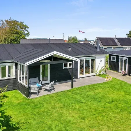 Charming Summer House Near Nordstrand بيت للعطل