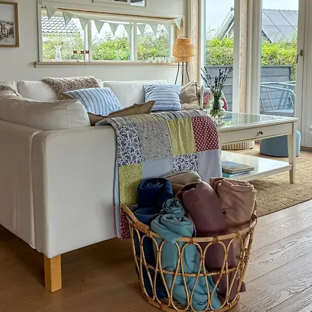 Charming Summer House Near Nordstrand *
